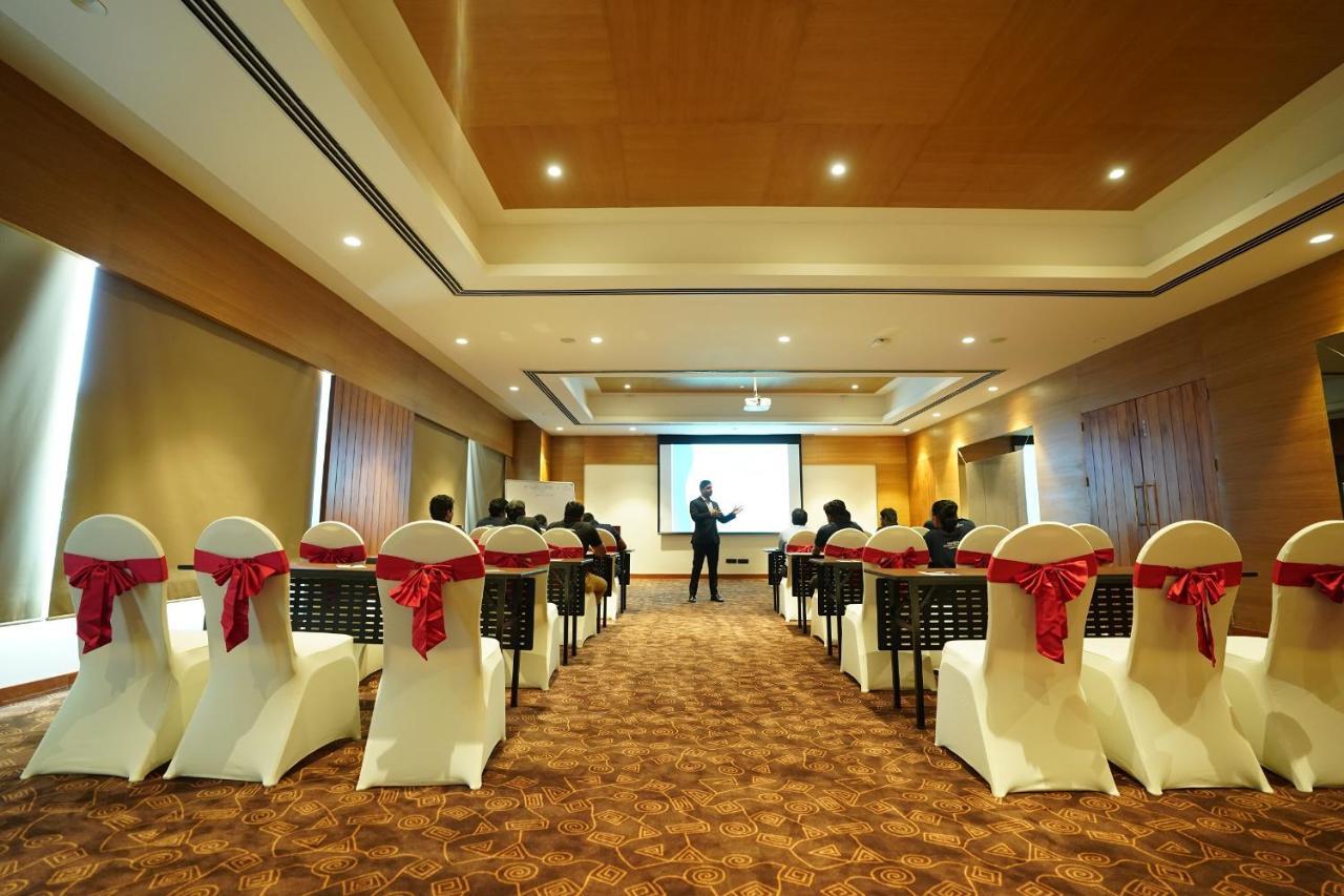 Manjeera Sarovar Premiere Hotel Rajahmundry Exterior photo